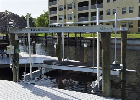 GEARBOX™ BOAT LIFT U.S. (PLEASE CALL TO ORDER)